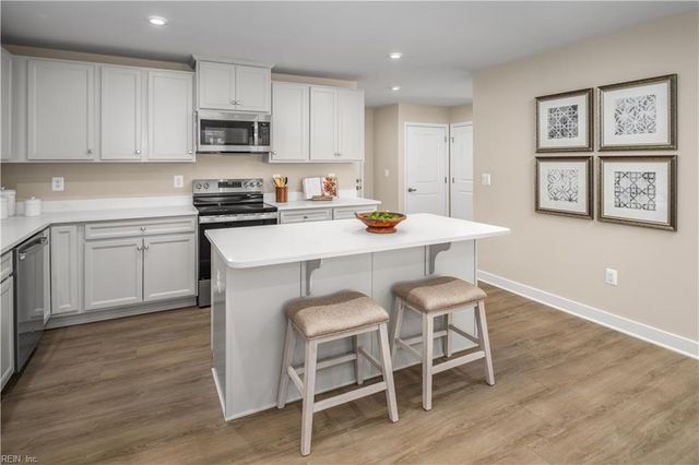 329 Medley LN, Suffolk, VA 23432