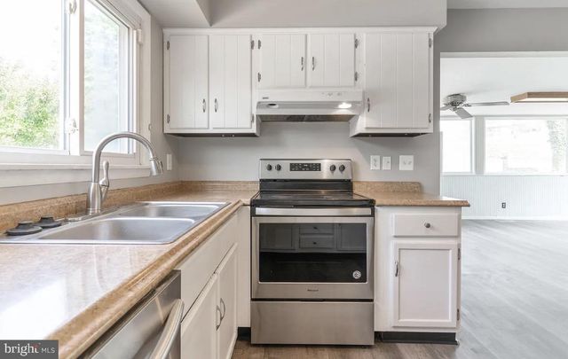 438 BLOOMSBURY AVE, Baltimore, MD 21228