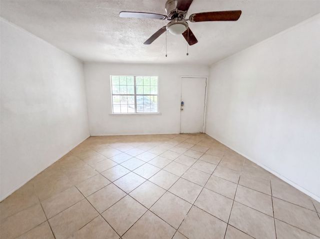 2210 Ben Hur Street, Dallas, TX 75253
