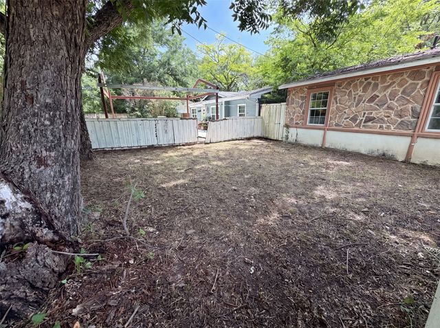 2210 Ben Hur Street, Dallas, TX 75253