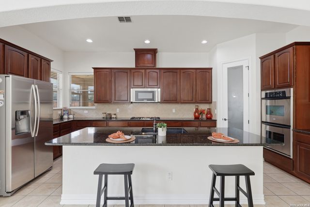 8919 Comanche Path, Garden Ridge, TX 78266