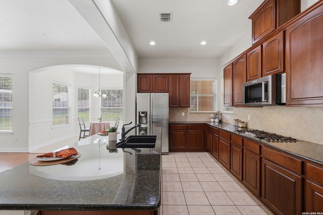 8919 Comanche Path, Garden Ridge, TX 78266