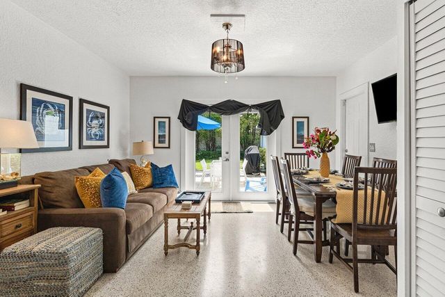 340 NE 7th Avenue, Delray Beach, FL 33483