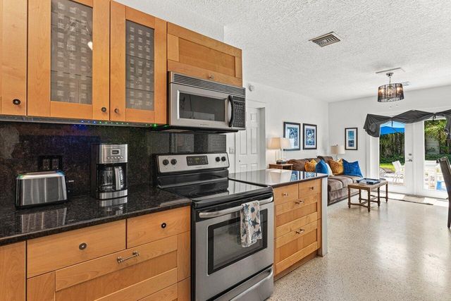 340 NE 7th Avenue, Delray Beach, FL 33483