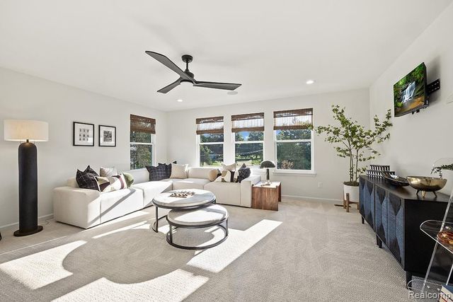 29036 Myles Andrew Drive, South Lyon, MI 48178