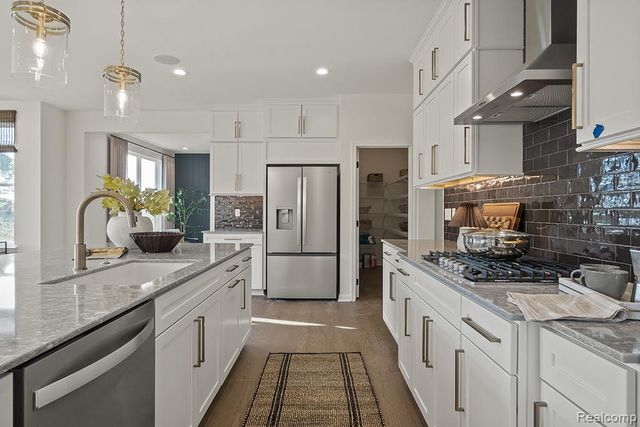 29036 Myles Andrew Drive, South Lyon, MI 48178