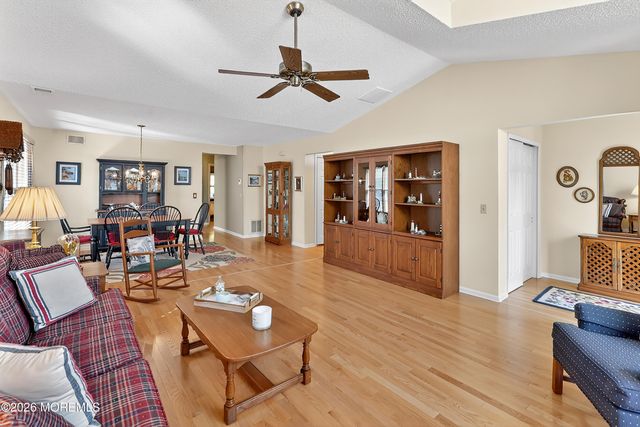 1961 Kwansan Court, Toms River, NJ 08755