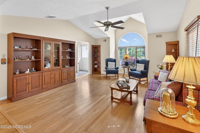 1961 Kwansan Court, Toms River, NJ 08755