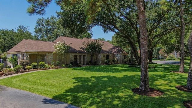 17107 Rustington Drive, Spring, TX 77379