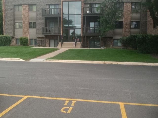1480 Stonebridge Circle D-1, Wheaton, IL 60189