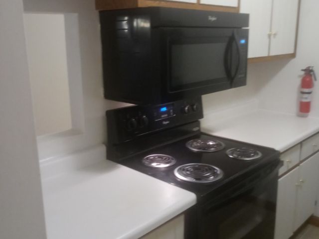 1480 Stonebridge Circle D-1, Wheaton, IL 60189