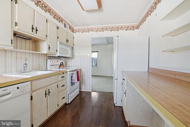 320 DOONE RD, Fairless Hills, PA 19030