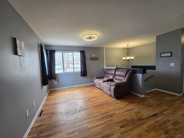 2950 Porlas Place, Saginaw, MI 48603