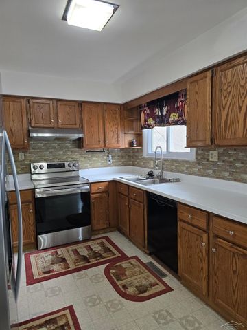 2950 Porlas Place, Saginaw, MI 48603