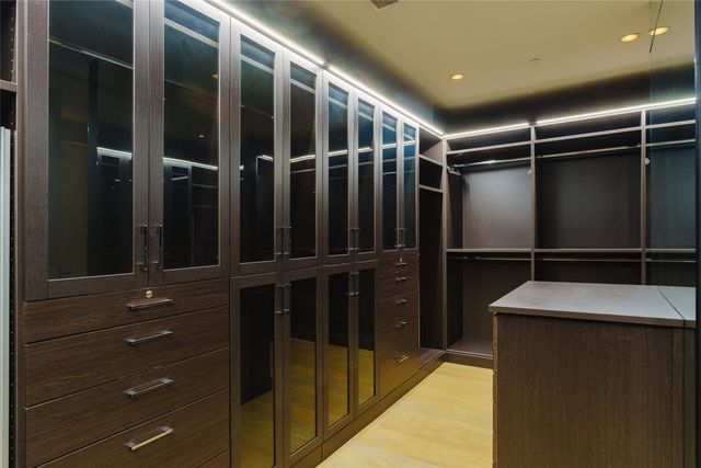 2025 Woodall Rodgers Freeway 51, Dallas, TX 75201