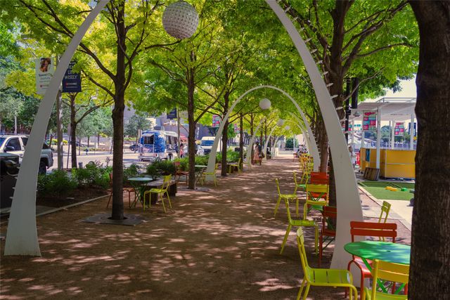 2025 Woodall Rodgers Freeway 51, Dallas, TX 75201