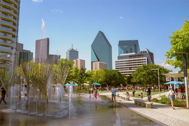 2025 Woodall Rodgers Freeway 51, Dallas, TX 75201