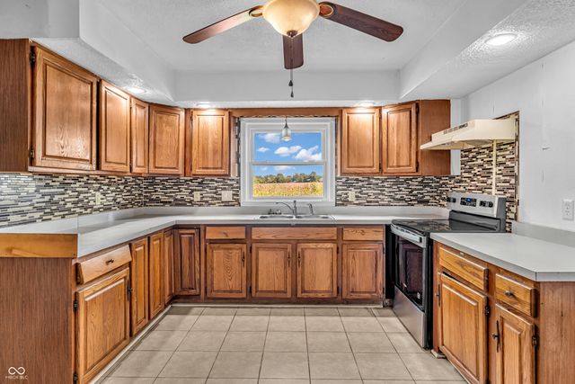 1211 N 450 W, Bargersville, IN 46106
