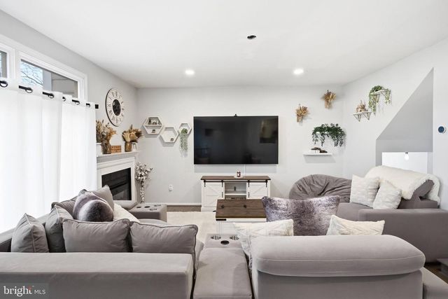 9622 RIDGE AVE, Fairfax, VA 22030