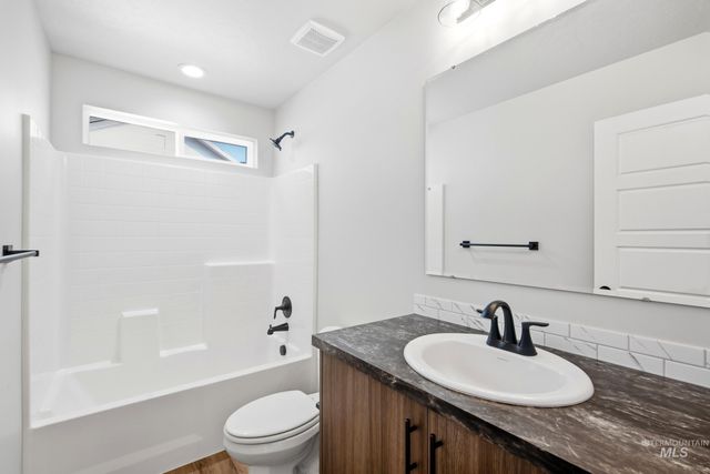 7435 W Newtown Dr, Eagle, ID 83616