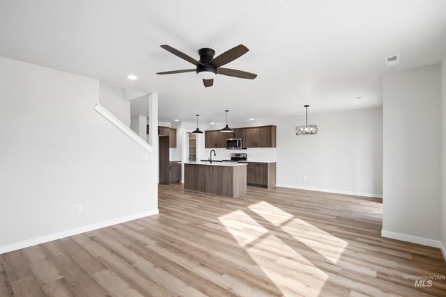 7435 W Newtown Dr, Eagle, ID 83616