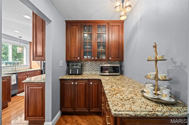2073 Meadowbrook Way Drive, Chesterfield, MO 63017