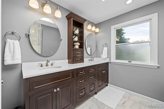 2073 Meadowbrook Way Drive, Chesterfield, MO 63017