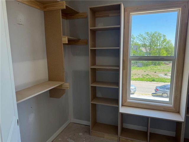 20774 Emerald Street, Spring Hill, KS 66083