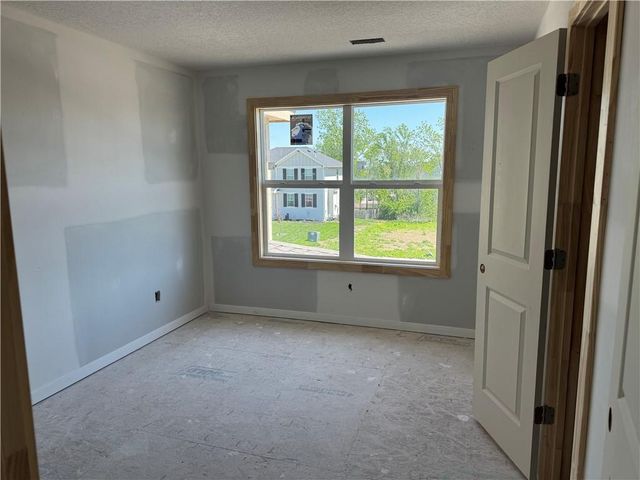 20774 Emerald Street, Spring Hill, KS 66083