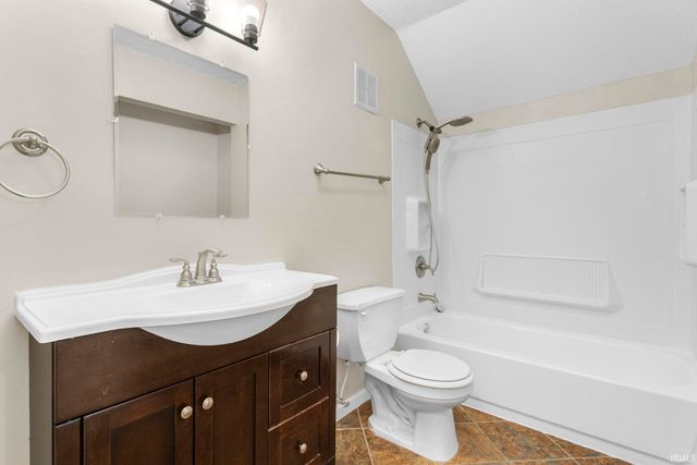 18120 Stoneridge St Apt B, South Bend, IN 46637