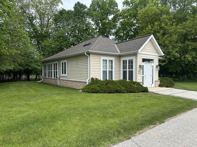 W397N5996 Autumn Woods DRIVE, Oconomowoc, WI 53066