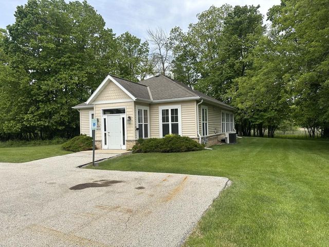 W397N5996 Autumn Woods DRIVE, Oconomowoc, WI 53066