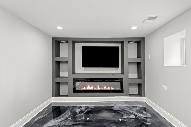 7918 S Anthony Avenue, Chicago, IL 60619