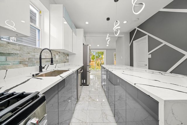 7918 S Anthony Avenue, Chicago, IL 60619