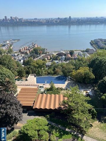 2 Horizon Road 1423, Fort Lee, NJ 07024
