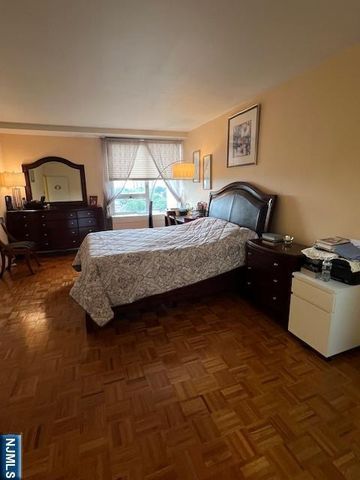 2 Horizon Road 1423, Fort Lee, NJ 07024