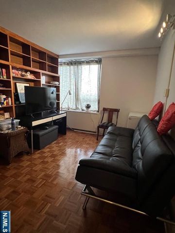 2 Horizon Road 1423, Fort Lee, NJ 07024