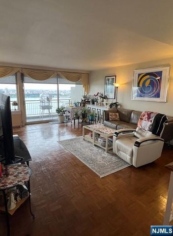 2 Horizon Road 1423, Fort Lee, NJ 07024