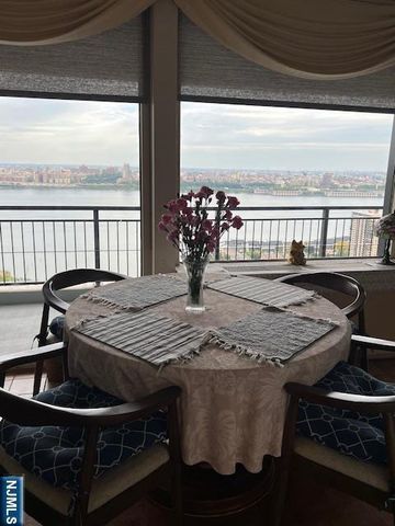 2 Horizon Road 1423, Fort Lee, NJ 07024
