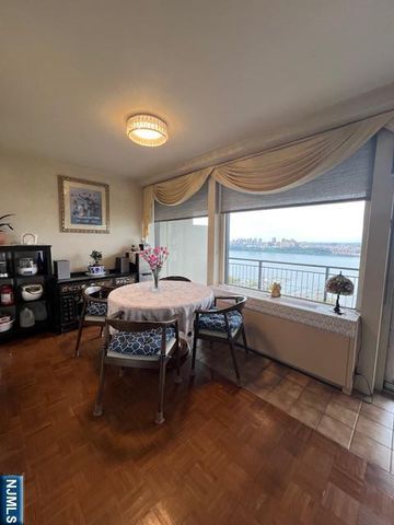 2 Horizon Road 1423, Fort Lee, NJ 07024