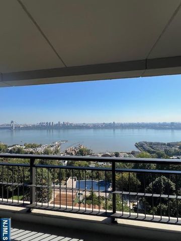 2 Horizon Road 1423, Fort Lee, NJ 07024