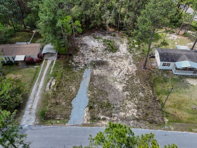 164 Memorial Lane, Freeport, FL 32439