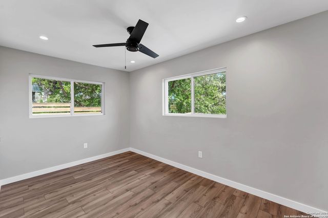 594 E SOUTH ST, New Braunfels, TX 78130