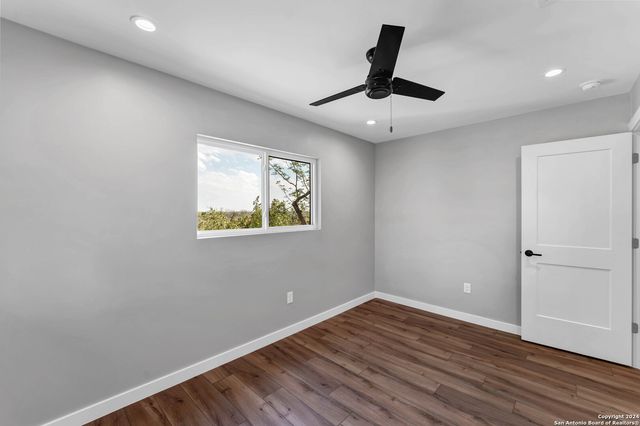 594 E SOUTH ST, New Braunfels, TX 78130