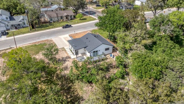 594 E SOUTH ST, New Braunfels, TX 78130