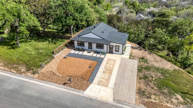 594 E SOUTH ST, New Braunfels, TX 78130