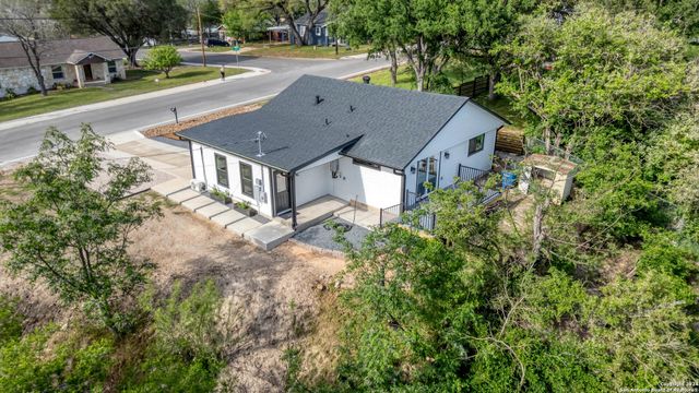 594 E SOUTH ST, New Braunfels, TX 78130