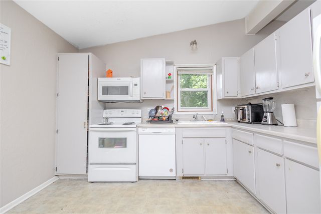 2507 E Tiffin Avenue, Des Moines, IA 50317