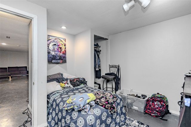 2507 E Tiffin Avenue, Des Moines, IA 50317