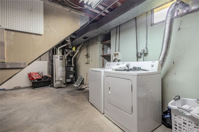 2507 E Tiffin Avenue, Des Moines, IA 50317